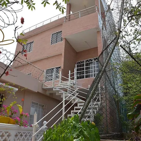 Casa Shalom Pensión *